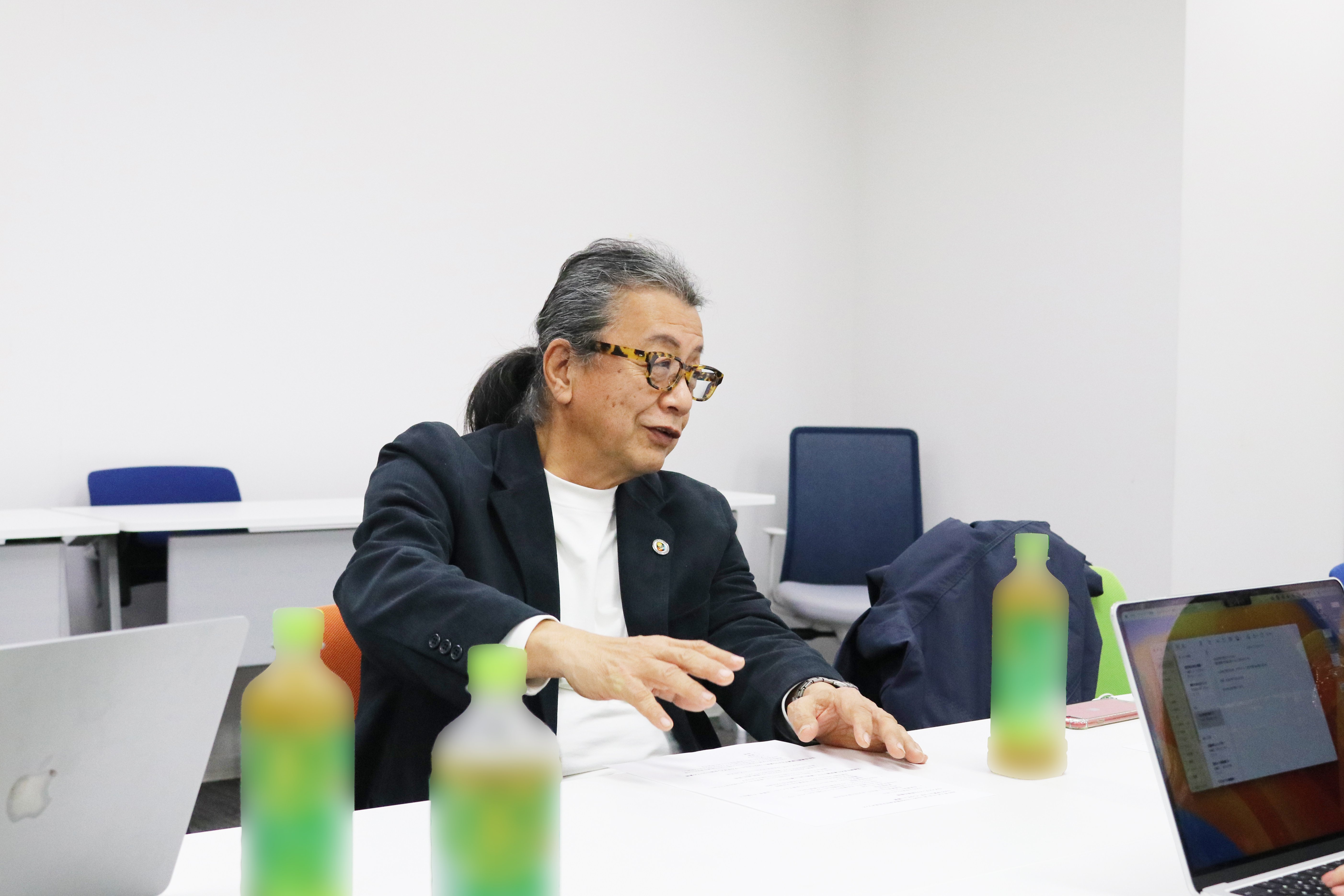 熱弁をふるう伊賀先生