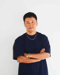 皆川プロフィールT2