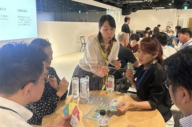 菊永さんと参加者jpg