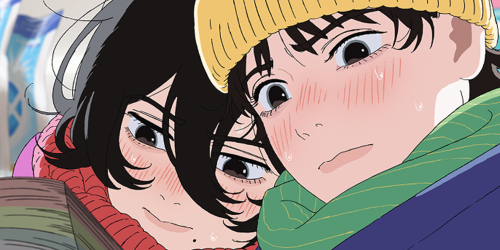 画像：ルックバックの劇中写真。2人の女の子が漫画雑誌を真剣に見つめている。冬用の帽子やマフラーで着込んでいるが、興奮のせいか顔は赤らんで、頬に汗がにじんでいる。画像終わり