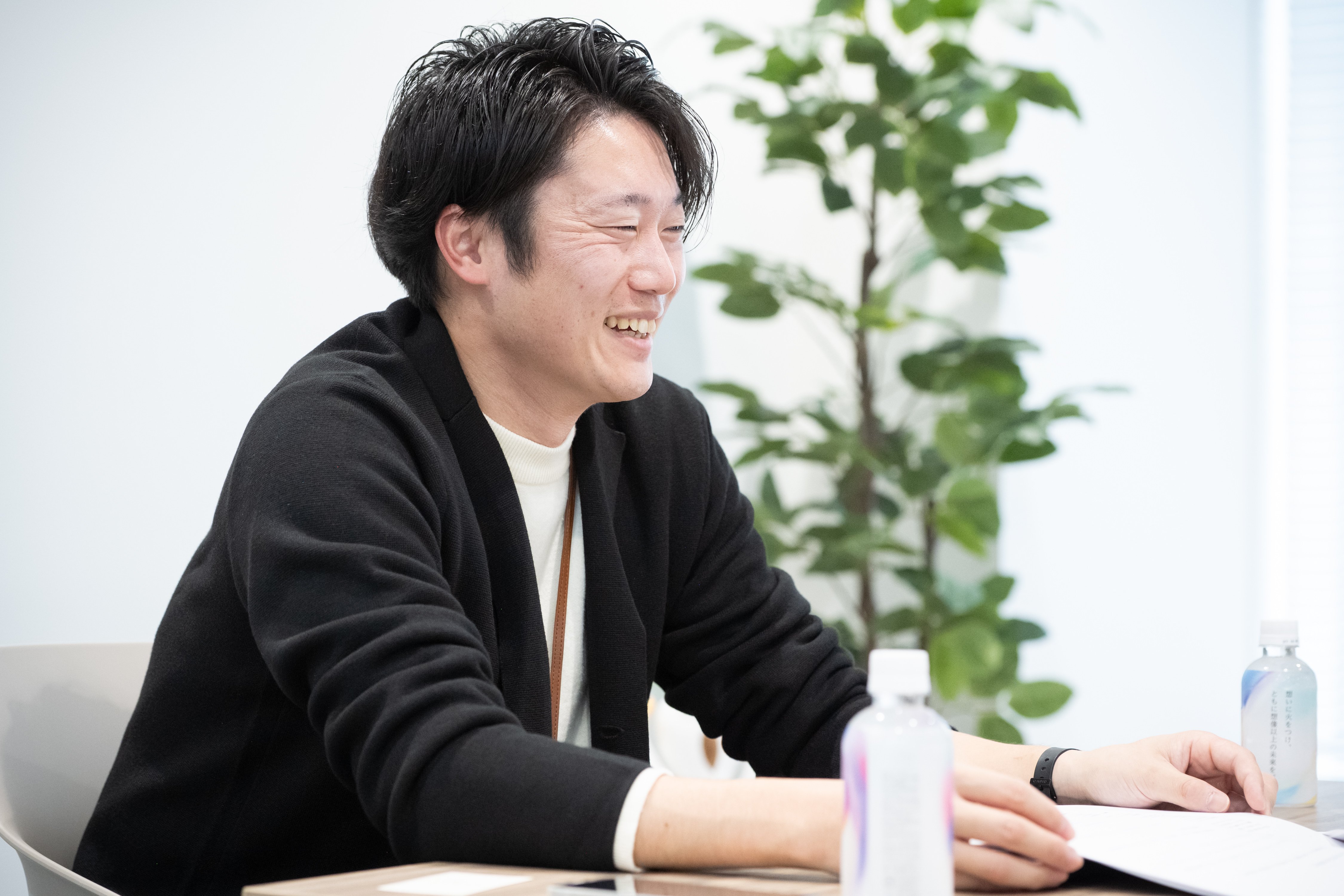 笑顔で語る林 憲吾 氏(対談の様子)